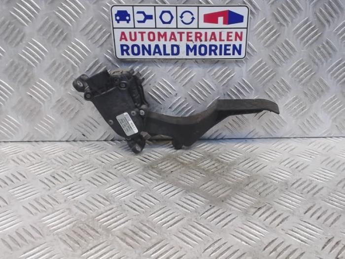 Gebruikte Sensor Gaspedaalpositie Volkswagen Transporter/Caravelle T5 1.9 TDi Prijs € 9,95 Margeregeling aangeboden door Automaterialen Ronald Morien B.V.