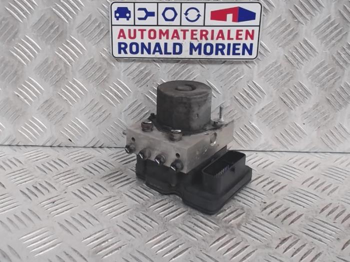 Gebruikte ABS Pomp Ford Transit 2.2 TDCi 16V RWD Prijs € 250,00 Margeregeling aangeboden door Automaterialen Ronald Morien B.V.