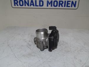 Gebruikte Gasklephuis Ford Focus 3 1.0 Ti-VCT EcoBoost 12V 100 Prijs € 70,00 Margeregeling aangeboden door Automaterialen Ronald Morien B.V.