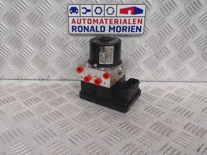 Gebruikte ABS Pomp Opel Astra J Sports Tourer (PD8/PE8/PF8) 1.4 Turbo 16V Prijs € 125,00 Margeregeling aangeboden door Automaterialen Ronald Morien B.V.