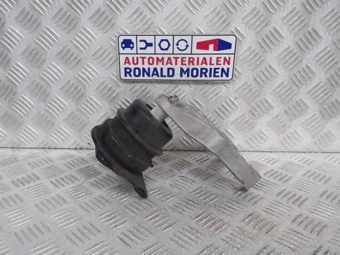 Gebruikte Motorrubber Volkswagen Polo IV (9N1/2/3) 1.2 12V Prijs € 25,00 Margeregeling aangeboden door Automaterialen Ronald Morien B.V.