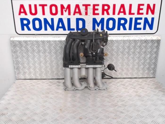 Gebruikte Spruitstuk Inlaat Volkswagen Golf IV (1J1) 1.8 20V Prijs € 65,00 Margeregeling aangeboden door Automaterialen Ronald Morien B.V.