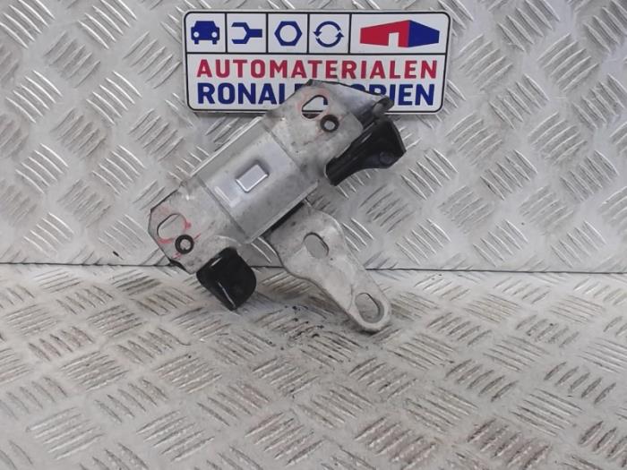 Gebruikte Versnellingsbak Steun Ford Fiesta 6 (JA8) 1.0 EcoBoost 12V Sport Prijs € 25,00 Margeregeling aangeboden door Automaterialen Ronald Morien B.V.