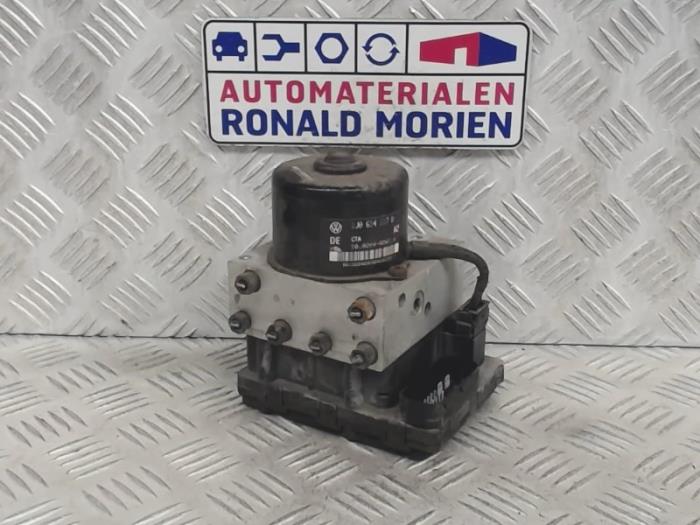 Gebruikte ABS Pomp Volkswagen Golf IV (1J1) 1.9 TDI 110 Prijs € 35,00 Margeregeling aangeboden door Automaterialen Ronald Morien B.V.