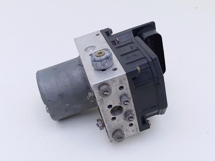 Gebruikte ABS Pomp Fiat Stilo (192A/B) 1.2 16V 3-Drs. Prijs € 35,00 Margeregeling aangeboden door Automaterialen Ronald Morien B.V.