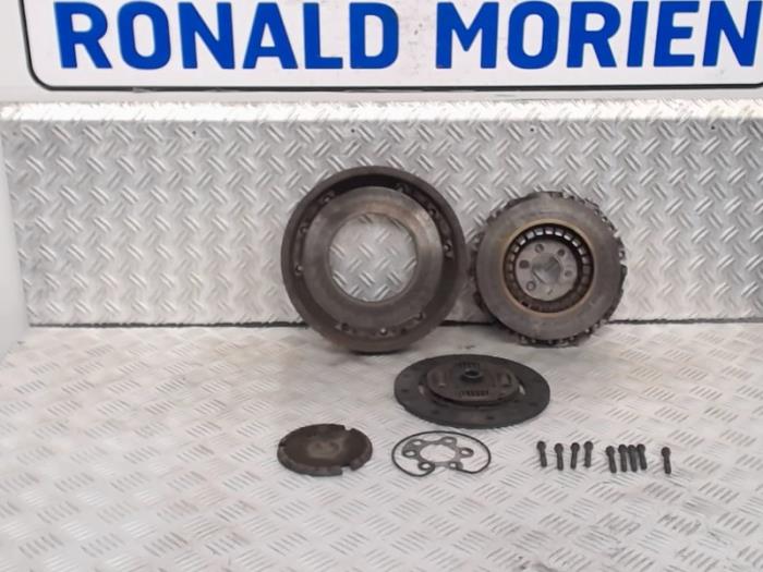 Gebruikte Koppelingsset (compleet) Volkswagen Bora (1J2) 1.6 Prijs € 49,00 Margeregeling aangeboden door Automaterialen Ronald Morien B.V.