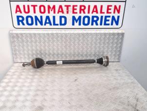 Gebruikte Aandrijfas rechts-voor Volkswagen Touran Prijs € 95,00 Margeregeling aangeboden door Automaterialen Ronald Morien B.V.