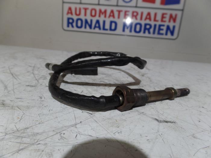 Gebruikte Uitlaat temperatuursensor Volkswagen Transporter/Caravelle T5 2.0 TDI DRF Prijs € 35,00 Margeregeling aangeboden door Automaterialen Ronald Morien B.V.
