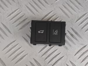Gebruikte Schakelaar Landrover Range Rover Evoque (LVJ/LVS) 2.2 eD4 16V Prijs € 19,00 Margeregeling aangeboden door Automaterialen Ronald Morien B.V.