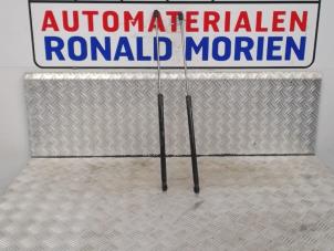 Gebruikte Set Gasdempers Achterklep Landrover Range Rover Evoque (LVJ/LVS) 2.2 eD4 16V Prijs € 35,00 Margeregeling aangeboden door Automaterialen Ronald Morien B.V.