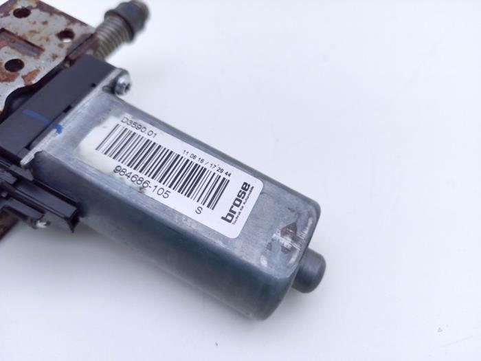 Stoelmotor van een Land Rover Range Rover Evoque (LVJ/LVS) 2.2 eD4 16V 2016