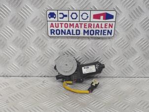 Gebruikte Raammotor Portier Kia Sorento I (JC) 2.5 CRDi 16V Prijs € 49,00 Margeregeling aangeboden door Automaterialen Ronald Morien B.V.