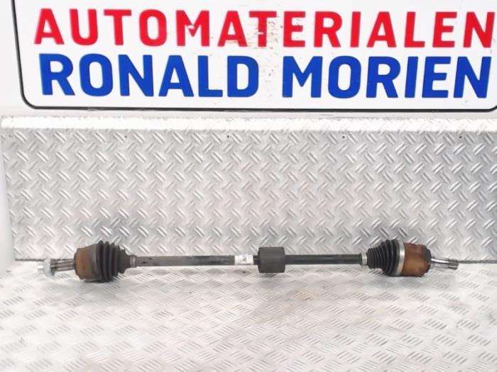Gebruikte Steekas rechts-voor Opel Corsa E 1.4 16V Prijs € 45,00 Margeregeling aangeboden door Automaterialen Ronald Morien B.V.