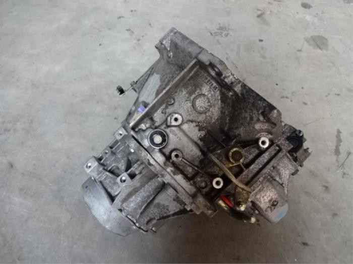 Gebruikte Versnellingsbak Peugeot 207/207+ (WA/WC/WM) 1.6 HDi 16V Prijs € 225,00 Margeregeling aangeboden door Automaterialen Ronald Morien B.V.