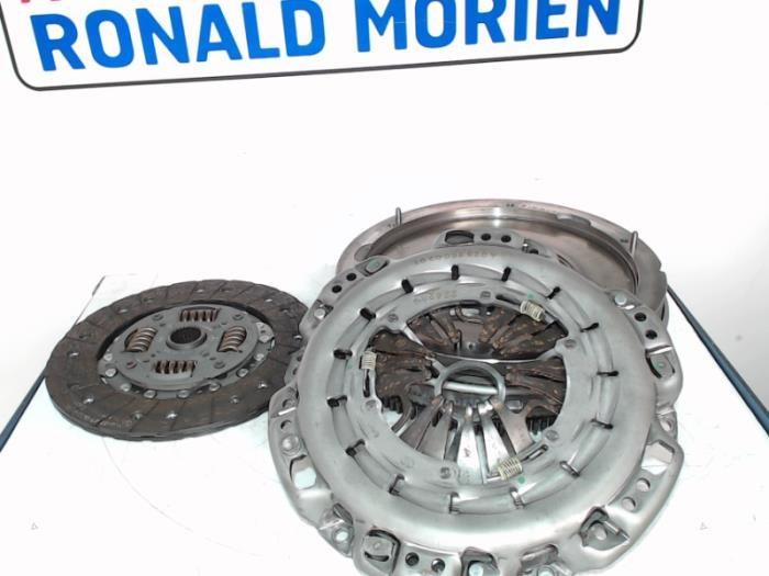 Gebruikte Koppelingsset (compleet) Mercedes Sprinter 3,5t (906.73) 210 CDI 16V Euro 5 Prijs € 664,29 Inclusief btw aangeboden door Automaterialen Ronald Morien B.V.