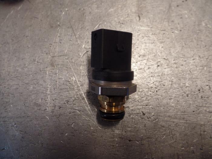 Brandstofdruk sensor van een Volkswagen Scirocco (137/13AD) 2.0 TSI 16V 2014