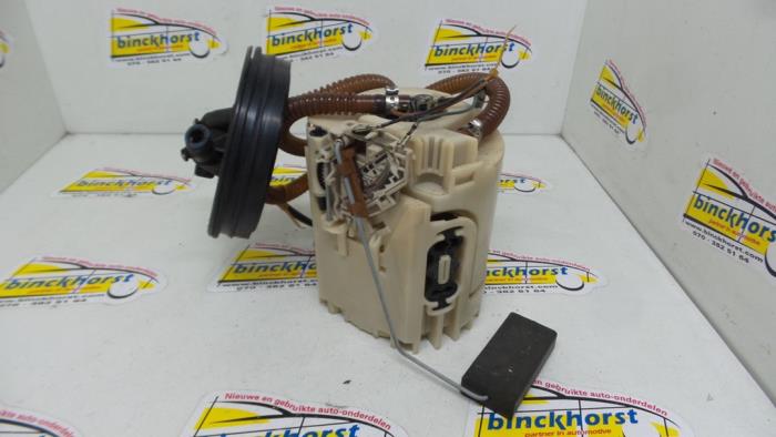 Gebruikte Tank element Pomp Volkswagen Polo III (6N1) 1.6i 75 Prijs € 36,75 Margeregeling aangeboden door Binckhorst BV