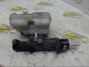 Gebruikte Hoofdremcilinder Mercedes Sprinter 2t (901/902) 208 CDI 16V Prijs € 40,95 Margeregeling aangeboden door Binckhorst BV