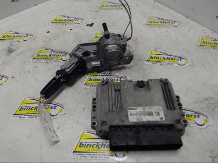 Gebruikte Kontaktslot + computer Opel Astra H (L48) 1.9 CDTi 16V 120 Prijs € 99,75 Margeregeling aangeboden door Binckhorst BV