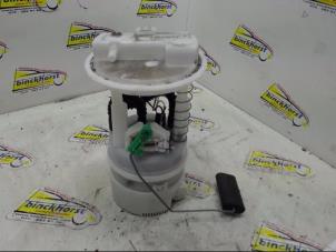 Gebruikte Tank element Pomp Renault Twingo II (CN) 1.2 16V Prijs € 42,00 Margeregeling aangeboden door Binckhorst BV