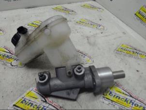 Gebruikte Hoofdremcilinder Renault Twingo II (CN) 1.2 16V Prijs € 26,25 Margeregeling aangeboden door Binckhorst BV
