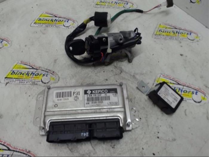 Gebruikte Kontaktslot + computer Hyundai Accent 1.3i 12V Prijs € 124,95 Margeregeling aangeboden door Binckhorst BV