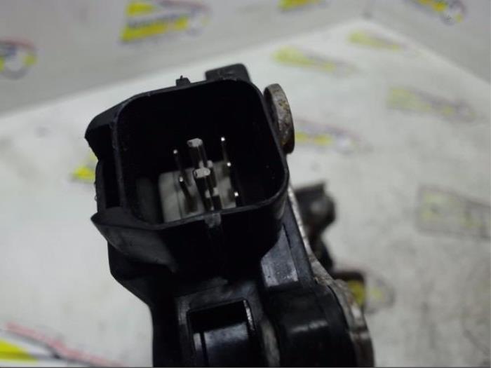 Deurslot Mechaniek 4Deurs rechts-achter van een Hyundai Trajet 2.0 16V 2000