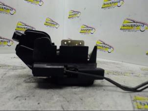 Gebruikte Slotmechaniek Portier 4Deurs links-voor Hyundai Trajet 2.0 16V Prijs € 52,50 Margeregeling aangeboden door Binckhorst BV