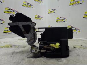 Gebruikte Slotmechaniek Portier 4Deurs links-achter Hyundai Trajet 2.0 16V Prijs € 36,75 Margeregeling aangeboden door Binckhorst BV