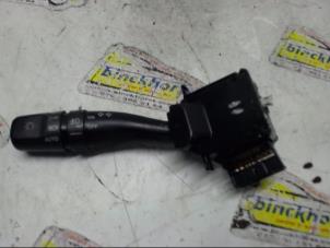 Gebruikte Pinker Schakelaar Hyundai Trajet 2.0 16V Prijs € 21,00 Margeregeling aangeboden door Binckhorst BV