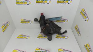 Gebruikte Motor Koplamp Mazda 323F Prijs € 36,75 Margeregeling aangeboden door Binckhorst BV