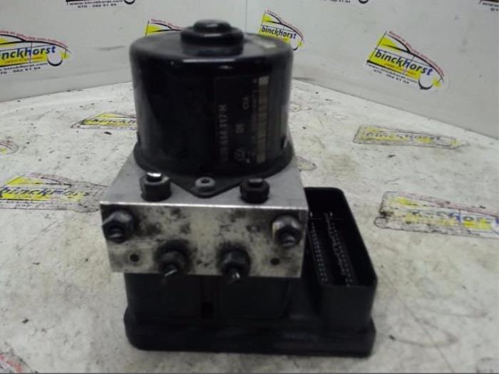 Gebruikte ABS Pomp Volkswagen Polo IV (9N1/2/3) 1.4 16V Prijs € 78,75 Margeregeling aangeboden door Binckhorst BV