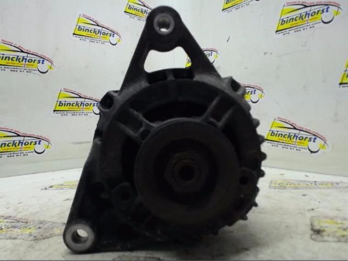 Gebruikte Dynamo Volkswagen Passat (3B2) 1.6 Prijs € 36,75 Margeregeling aangeboden door Binckhorst BV