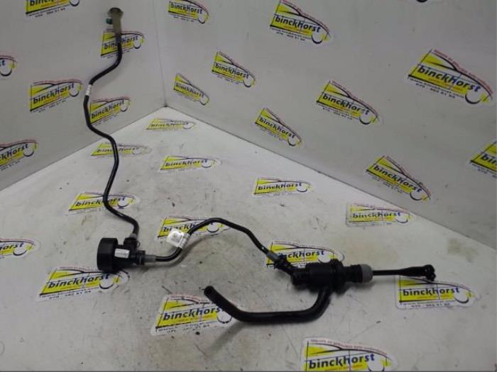 Gebruikte Koppeling Hoofd Cilinder Renault Kadjar (RFEH) 1.2 Energy TCE 130 Prijs € 31,50 Margeregeling aangeboden door Binckhorst BV