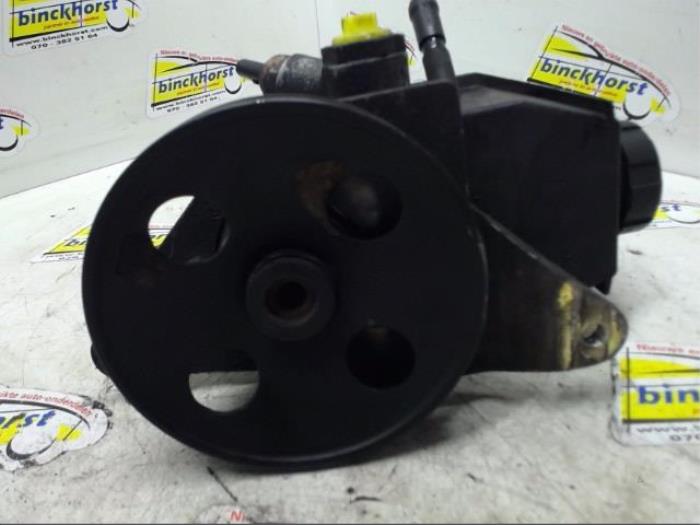 Gebruikte Pomp Servo Toyota Avensis (T22) 1.8 16V Prijs € 84,00 Margeregeling aangeboden door Binckhorst BV