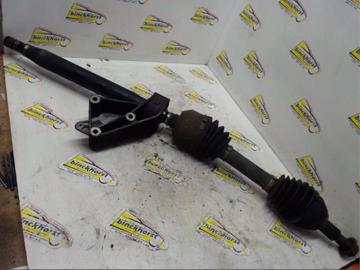 Gebruikte Steekas rechts-voor Saab 9-3 II Sport Sedan (YS3F) 2.2 TiD 16V Prijs € 52,50 Margeregeling aangeboden door Binckhorst BV