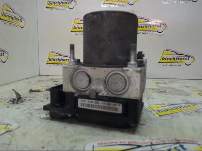 ABS Pomp van een Peugeot Expert (G9) 1.6 HDi 90 2007