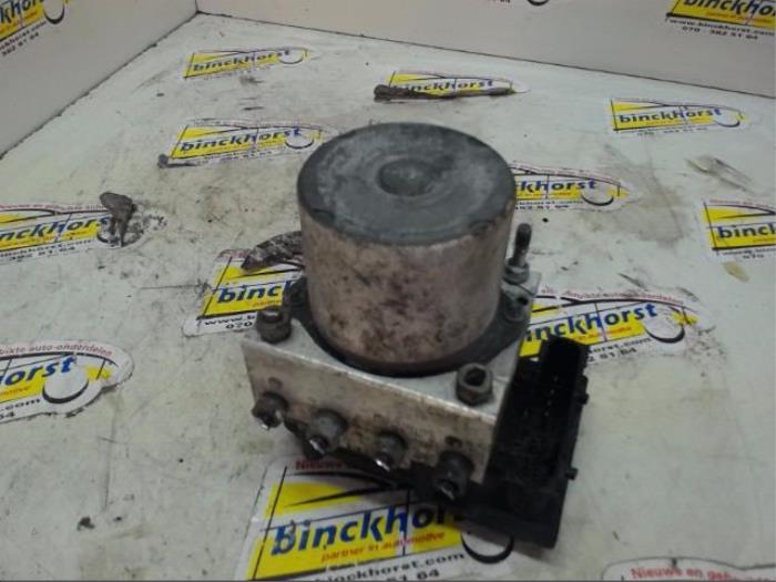 ABS Pomp van een Peugeot Expert (G9) 1.6 HDi 90 2007