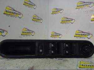 Gebruikte Ruit schakelaar elektrisch Renault Espace (JK) 2.0 16V Turbo Prijs € 42,00 Margeregeling aangeboden door Binckhorst BV