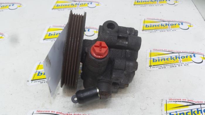 Gebruikte Pomp Servo Toyota Avensis (T22) 2.0 D-4D 16V Prijs € 84,00 Margeregeling aangeboden door Binckhorst BV