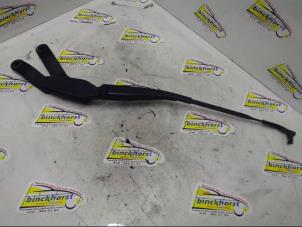 Gebruikte Ruitenwisserarm voor Mercedes E (W212) E-200 CDI 16V BlueEfficiency,BlueTEC Prijs € 21,00 Margeregeling aangeboden door Binckhorst BV