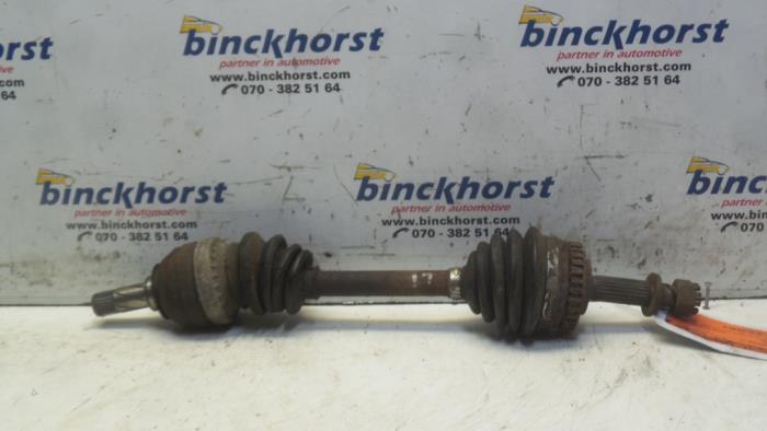 Gebruikte Steekas links-voor Opel Tigra (75) 1.6i 16V Prijs € 26,25 Margeregeling aangeboden door Binckhorst BV