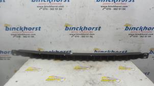 Gebruikte Bumperframe achter Volkswagen Polo IV (9N1/2/3) 1.4 16V Prijs € 26,25 Margeregeling aangeboden door Binckhorst BV