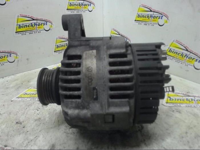 Dynamo van een Audi A4 (B5) 1.6 1996