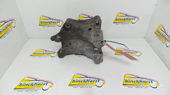 Dynamosteun boven Peugeot 307