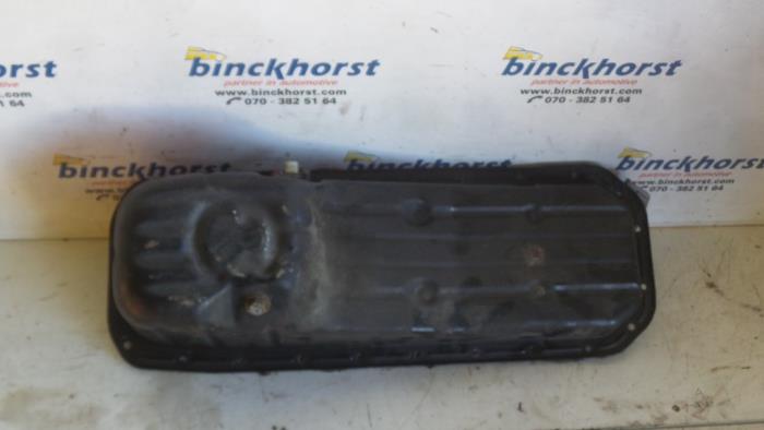 Carterpan van een Lexus IS (E2) 200 2.0 24V 2001