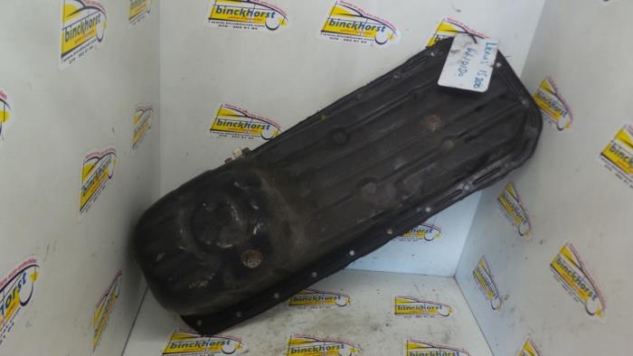 Carterpan van een Lexus IS (E2) 200 2.0 24V 2001