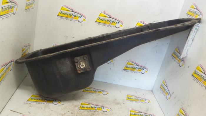 Carterpan van een Lexus IS (E2) 200 2.0 24V 2001