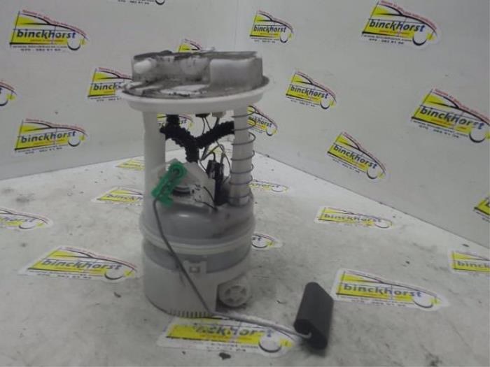 Gebruikte Tank element Pomp Renault Twingo II (CN) 1.2 16V Prijs € 42,00 Margeregeling aangeboden door Binckhorst BV