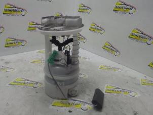 Gebruikte Tank element Pomp Renault Twingo II (CN) 1.2 16V Prijs € 42,00 Margeregeling aangeboden door Binckhorst BV